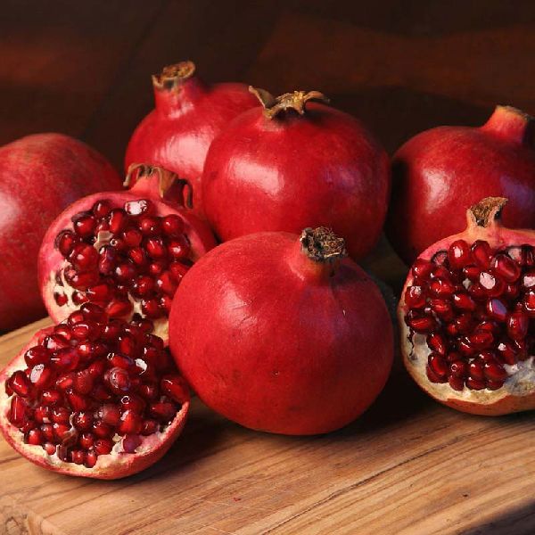 Common fresh pomegranate, for Making Custards, Making Juice, Making Syrups., Packaging Type : Curated Box