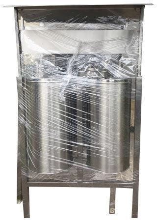 Stainless Steel Pole Mounted Outdoor Dustbin, Color : Silver
