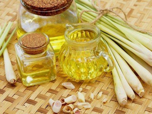 Organic Lemongrass Oil, for Muscle Pain, Reduce Body Aches, Form : Liquid