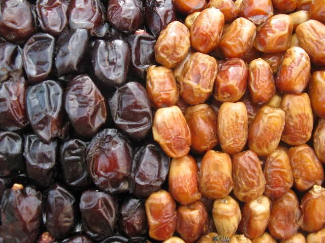 Common Raw DATES (KHJOOR), for Eat, Taste : Natural, Sweet