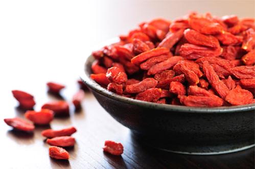 Elongated Red Dried Raisins, Taste : Sweet