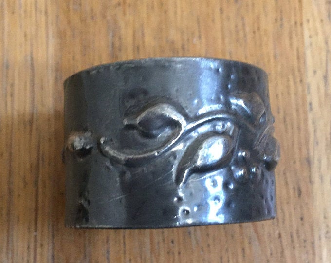 AI Iron Polished Antique Napkin Ring, Packaging Type : Currugated box