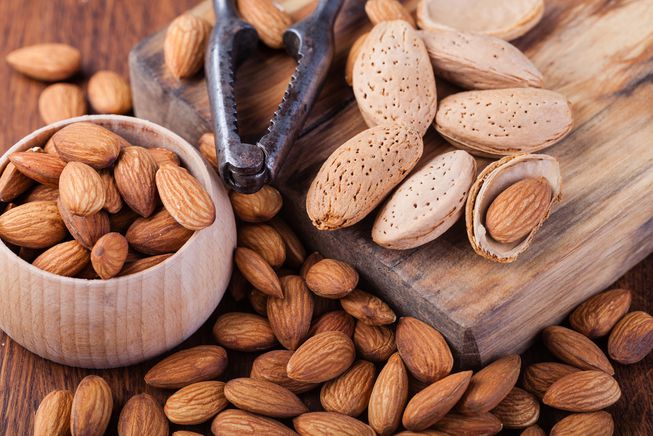 Almond, for Milk, Sweets, Direct Consume, Certification : FSSAI