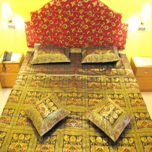 Handloom Silk Zari Bedcover with Cushion, Style : Jacquard