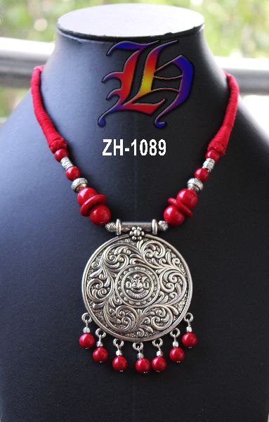 ZH thread necklace