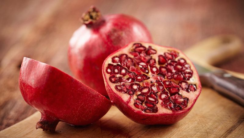 Organic Fresh Juicy Pomegranate, for Making Custards, Packaging Size : 5-10kg