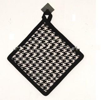 Black printed pot holder, Technics : Woven