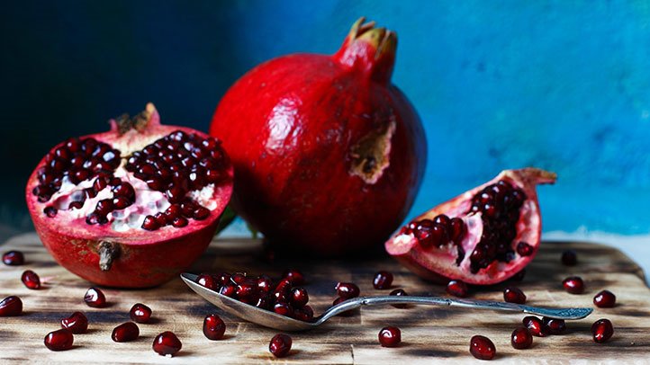Organic Fresh Red Pomegranate, for Making Juice, Packaging Size : 20-25kg, etc