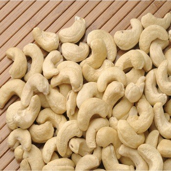 Common Organic Raw Cashew Nuts, for Food, Snacks, Sweets, Packaging Size : 10kg, 2kg, 500gm, etc