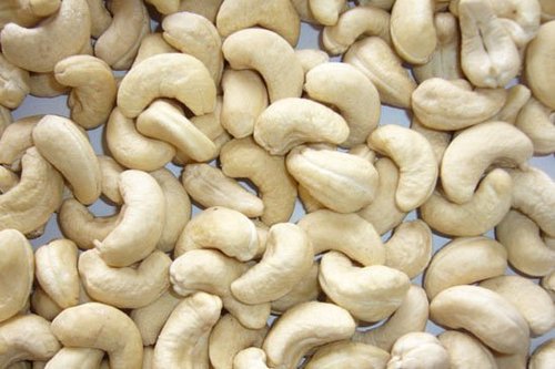 Common Whole Raw Cashew Nuts, for Food, Snacks, Sweets, Packaging Size : 10kg, 2kg, 500gm, etc