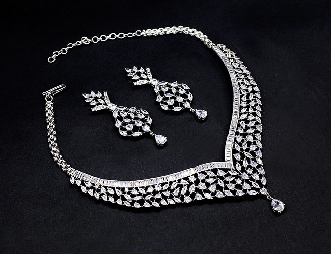 White AD Choker Set with Beautiful Earrings