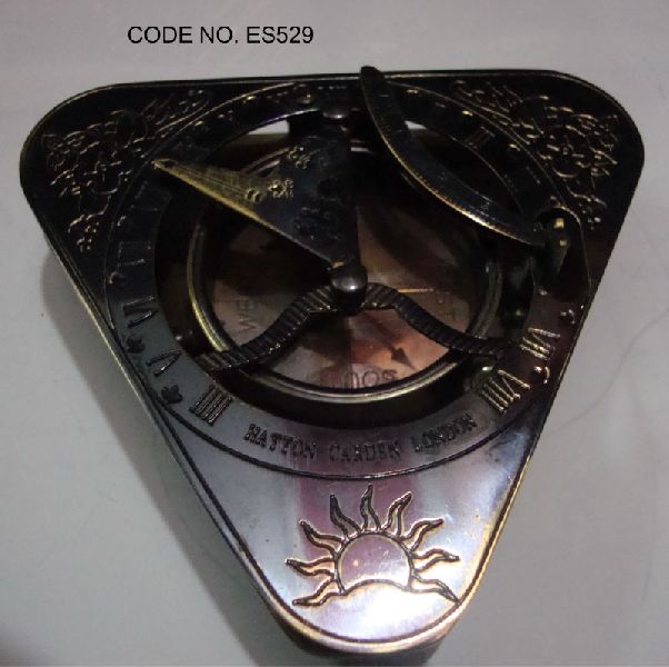 Triangular compass sundial