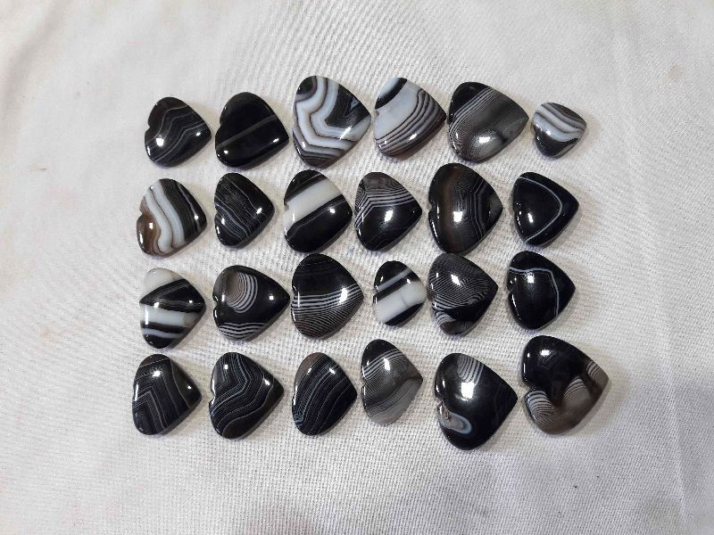 Heart shape sulemani stone beads, Color : Black