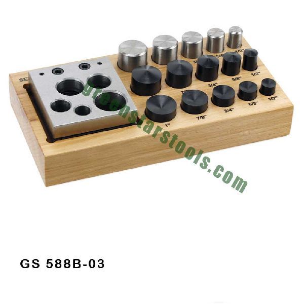 DISC CUTTER SET OF 15 ON WOODEN STAND