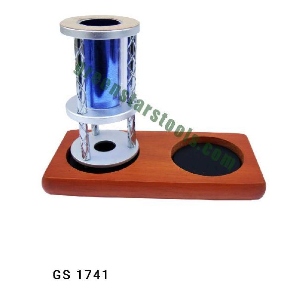 HEARTS and ARROW LOUPE WITH WOODEN BASE