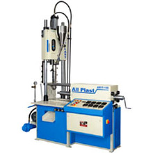 Clamping moulding machine