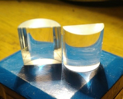 Hemi Cylindrical Quartz Prism