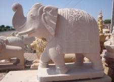Non Polished Sandstone Animal Statue, for Park, Garden, Office, Hotel, House, Pattern : Dotted, Plain