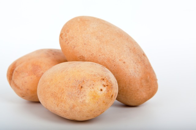 Organic fresh potato, Feature : Healthy