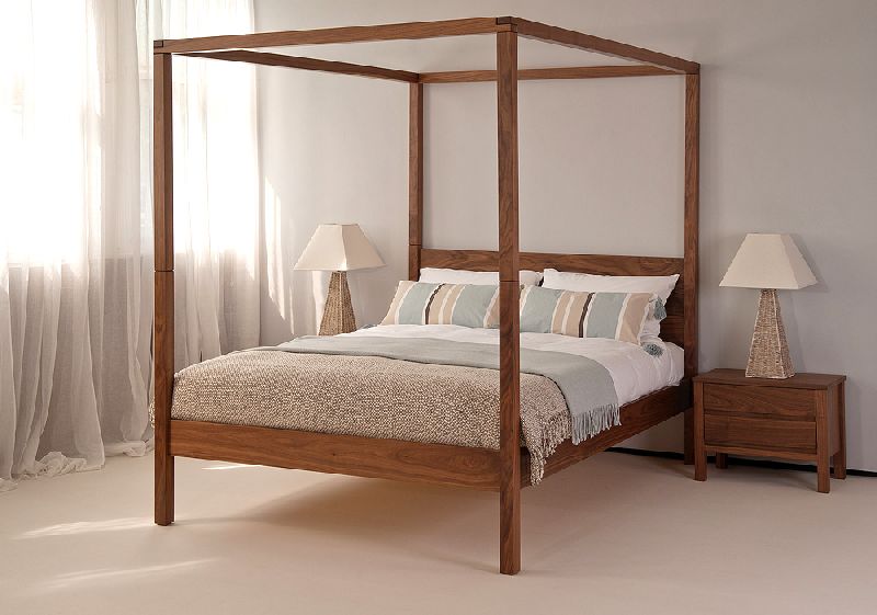 solid wood poster bed