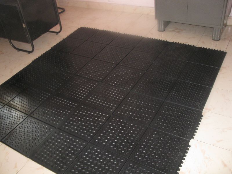 Square Rubber Diamond Aluminium Mat, for Home, Hotel, Office, Restaurant, Size : 1m*1m