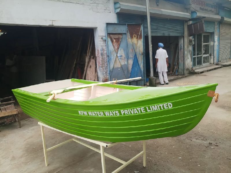 Wooden and Fiberglass Boat, Seating Capacity : 4 person, Color