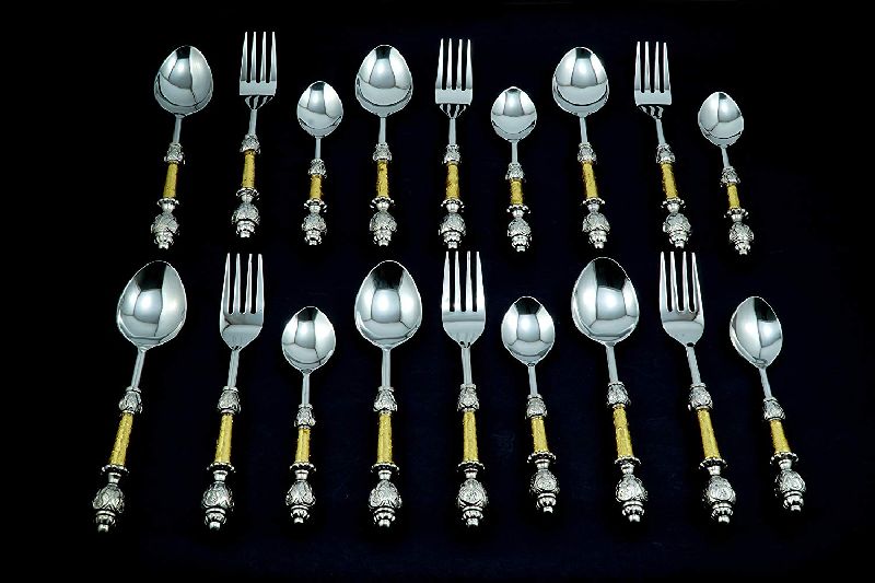 30 Piece Cutlery Set