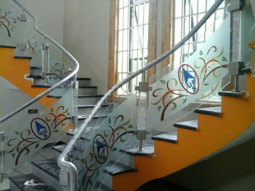 Stainless Steel Non Polished staircase, for Hotel, Office, Indoor, Feature : Alluring Look, High Strength