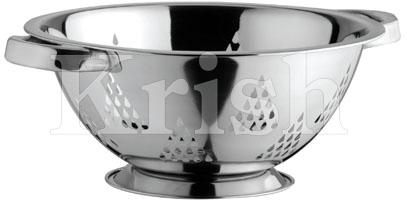 Deep Colander With Pyramid Cuttings, for Home, Hotel, Shop, Certification : ISO-9001:2015, SGS, TUV