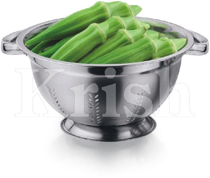 German Colander with Lady Finger Cutting & Riveted Pipe Handle at Rs 70 ...