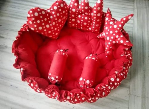 Red Velvet Pet Bed, Size : 3.5Feet