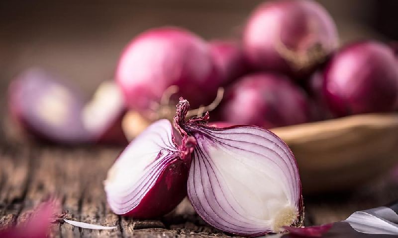 Organic fresh red onion, for Enhance The Flavour, Human Consumption, Size : Medium