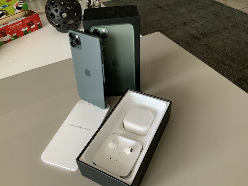 Apple Iphone 11 Pro Max Color Silver At Best Price Inr 35 K Box In Silvassa Dadra Nagar Haveli From Tb Store Id