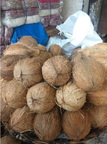 Semi husked coconut, Packaging Size : 60Kg