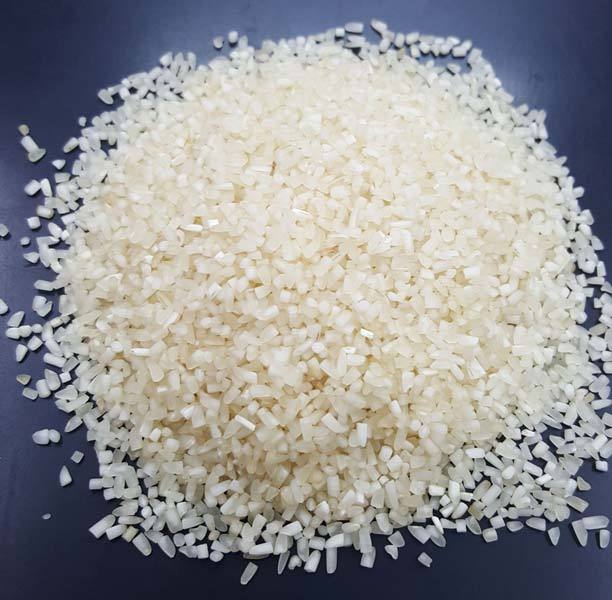 Common 100% Broken Rice, for Cooking, Food, Human Consumption, Certification : FSSAI Certified