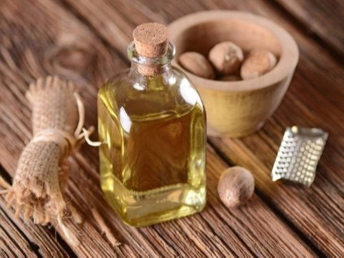 Nutmeg Oil, for Used Skin Care, Form : Liquid