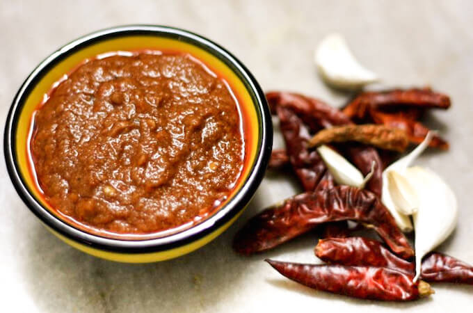 Chilli Garlic Chutney, for Cooking, Snacks, Form : Paste