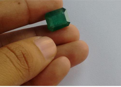 Emerald stone, Packaging Type : Box
