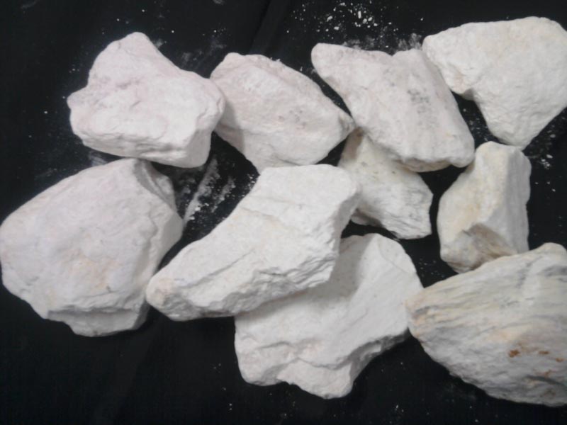 Calcite Lumps, for Constructional, Packaging Size : 25-50 Kg