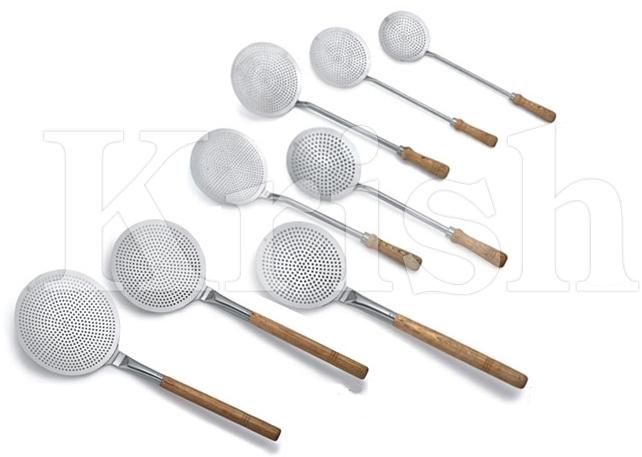 Professional Frying Skimmer With Wooden Handle, for Kitchen Use, Style : Mesh