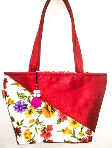 Polyester Art Silk Handbag, Specialities : Impeccable Finish, Light Weight