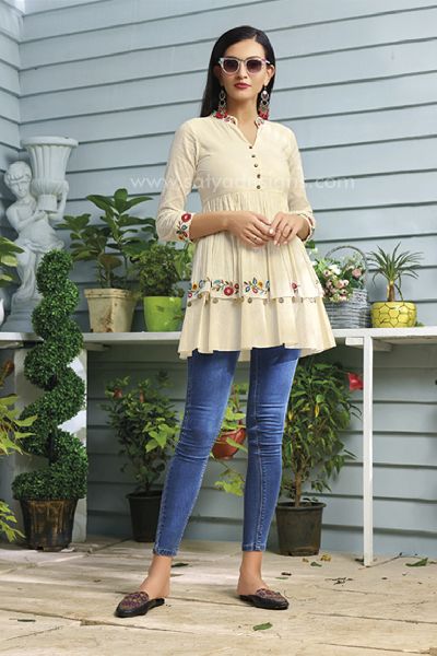 Printed Chiffon Embroidered Top, Size : L