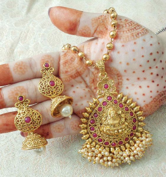 Glamorous Gold Plated Temple Necklace Set