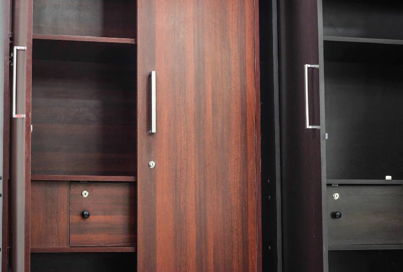 Polished Plain Wooden Wardrobe, For Home Use, Office Use