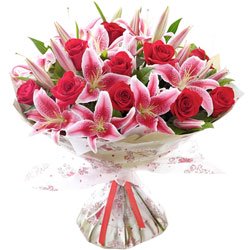 Pretty Lilies N Roses Bouquet, Occasion : Birthday, Festivals, Party