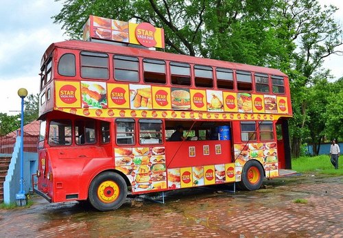1000-2000kg Cast Iron Fuel Double Decker Food Truck, Feature : Attractive Colors, Comfortable Riding