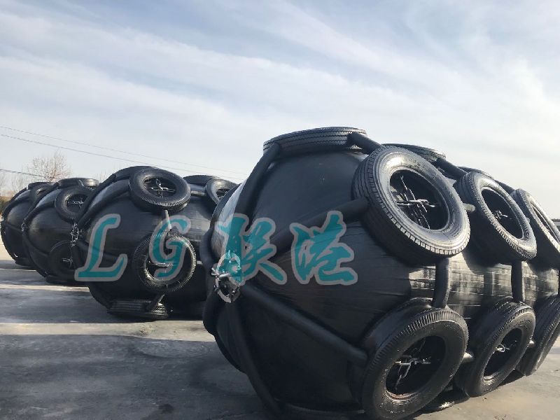 Pneumatic Rubber Fender With Chain and Tire Net