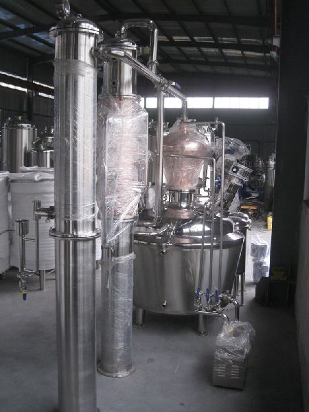 Polished Iron Batch Distillation Columns, Capacity : 0-1000L, 1000-2000L, 2000-4000L