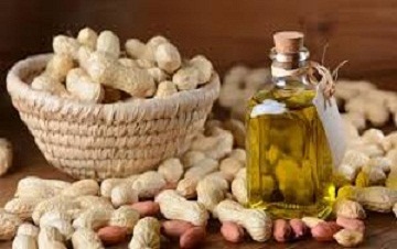 Natural groundnut oil, for Cooking, Cosmetic, Form : Liquid