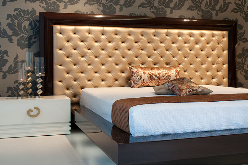 Polished Wooden Designer Beds, Size : Standard